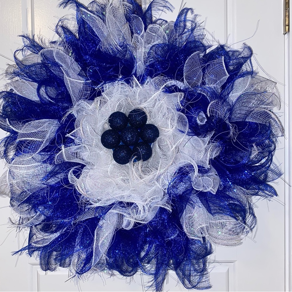 Blue and white wreath